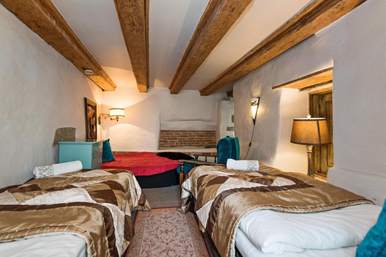 Historical Two-Bedroom Apartment With Sauna, Jacuzzi And Fireplace Tallin Zewnętrze zdjęcie